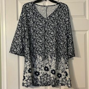 1X tunic navy and white. Never worn